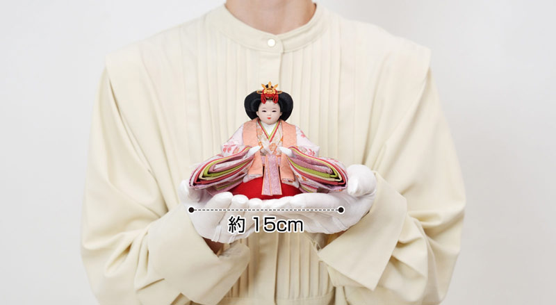 すずなりの衣裳着雛人形　彩春雛は手のひらにのるコンパクトでおしゃれなお雛様です。