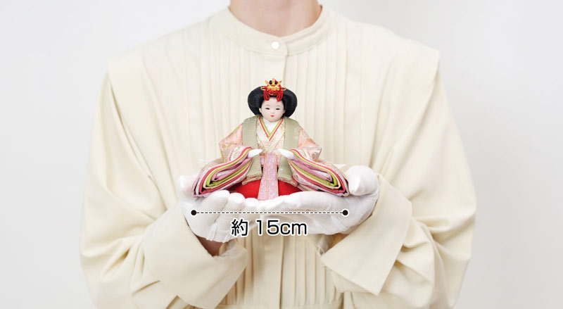 すずなりの衣裳着雛人形　彩春雛は手のひらにのるコンパクトでおしゃれなお雛様です。