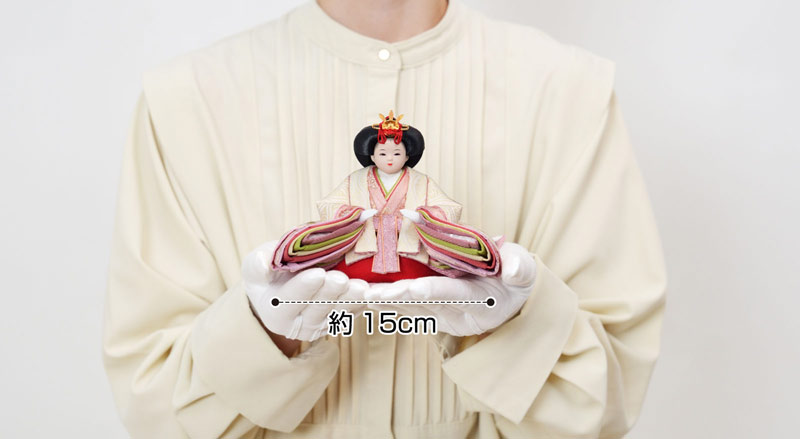 すずなりの衣裳着雛人形　彩春雛は手のひらにのるコンパクトでおしゃれなお雛様です。
