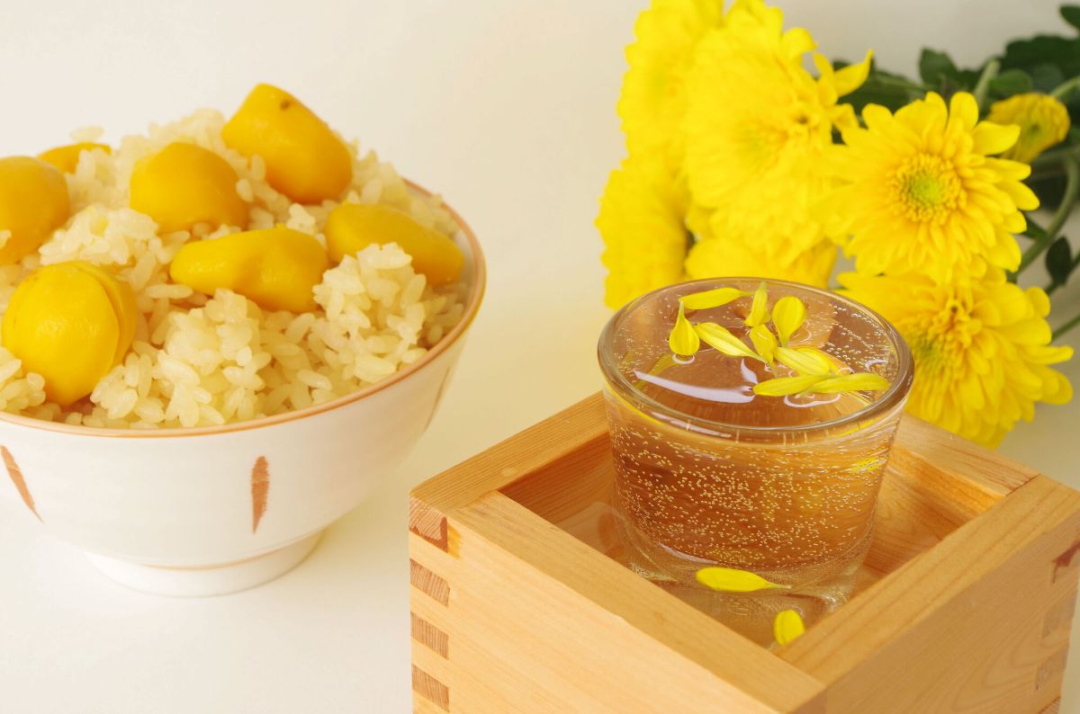 菊の花と菊酒など、重陽の節句のイメージ